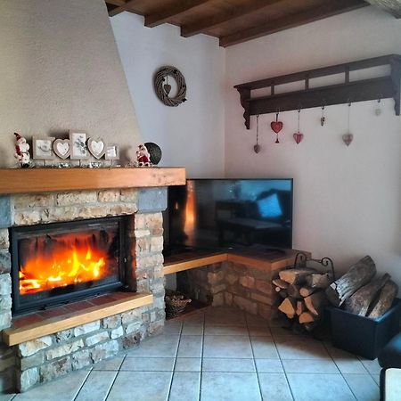 Gite La Dame Au Lit Gite A La Ferme Momignies Exterior foto