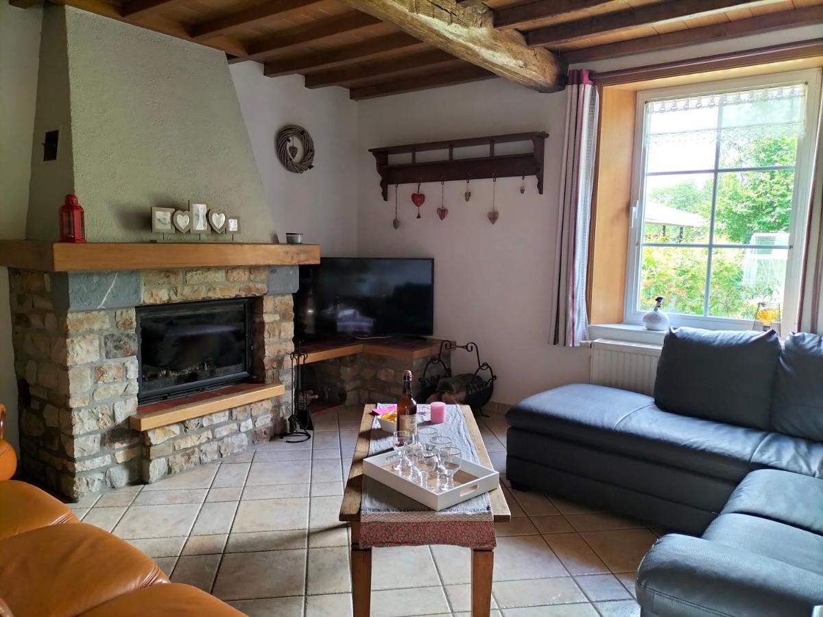 Gite La Dame Au Lit Gite A La Ferme Momignies Exterior foto